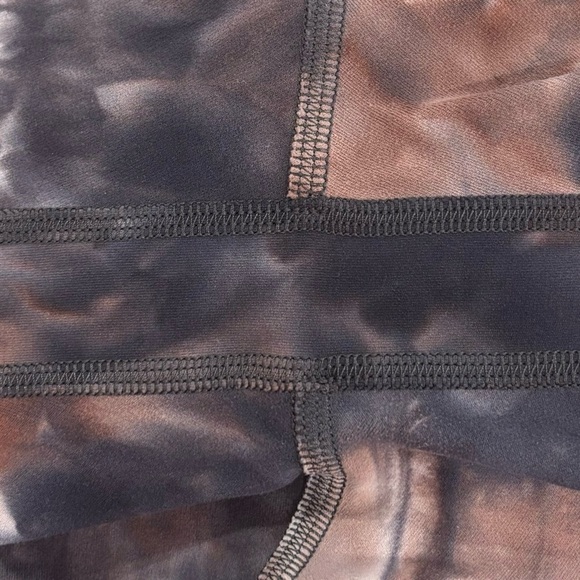 Lululemon Align High Rise Shorts 8" In Diamond Dye Mink Berry Lunar Size 2 - Picture 4 of 5